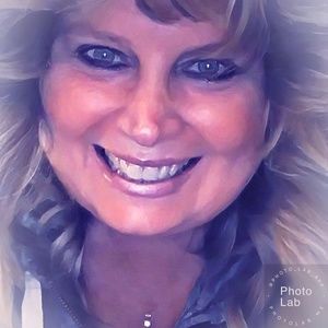 Meet your Posher, Deedee